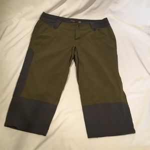 *LIKE NEW* Prana Capri's